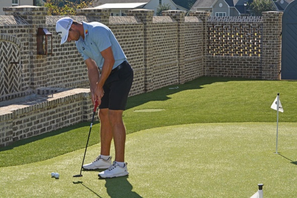 Greenwich Golfer putting on synthetic grass